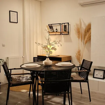 Doboz Apartment *